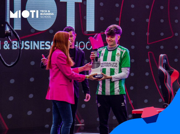 El Real Betis gana el trofeo de MIOTI al Club Más Eficiente de eLaLiga Santander
