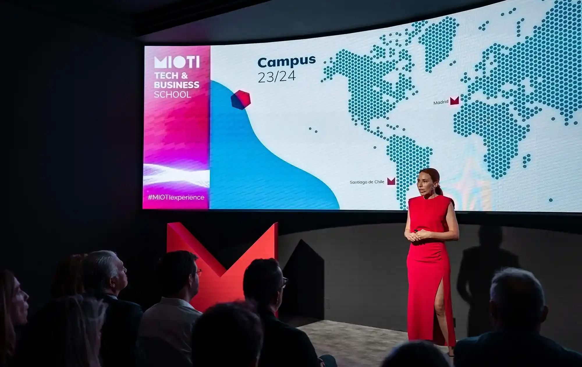 Fabiola Pérez en la inauguración de MIOTI