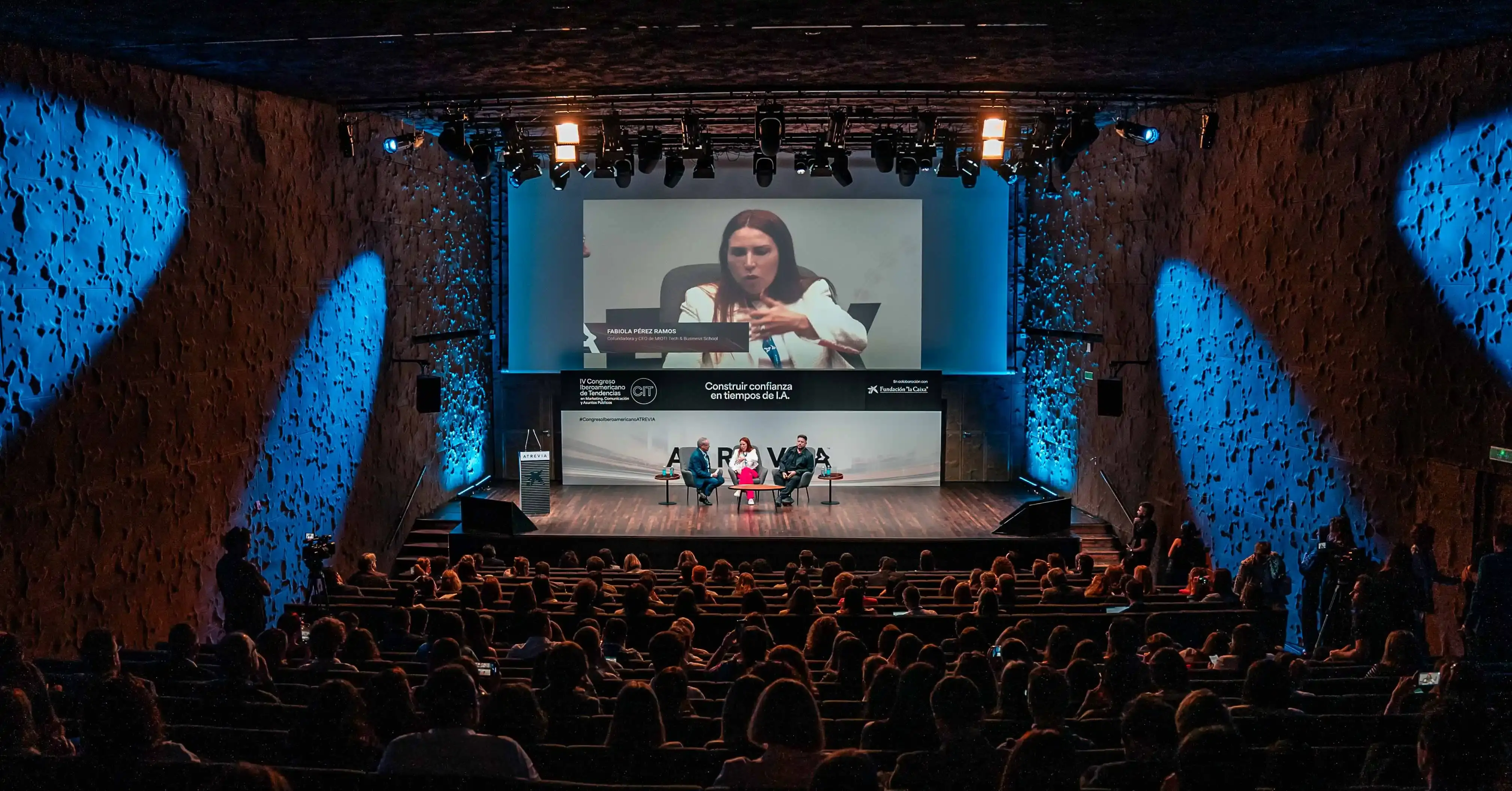 Fabiola Pérez en el Congreso de ATREVIA